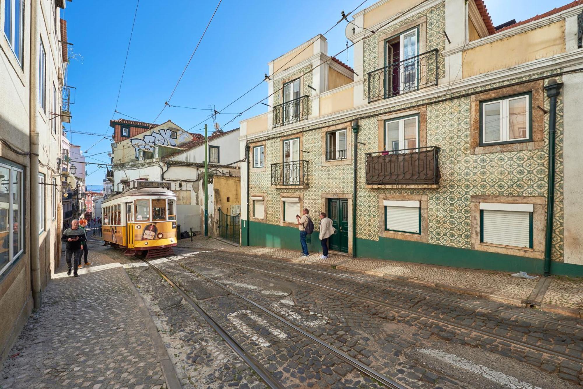 Idyllic Light-filled Alfama Apt, By Timecooler Apartment