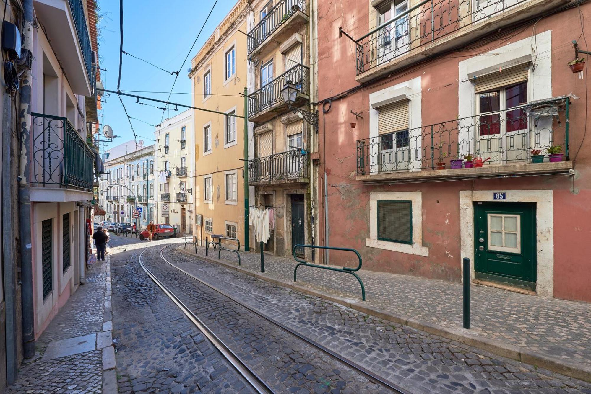 Idyllic Light-filled Alfama Apt, By Timecooler Apartment *