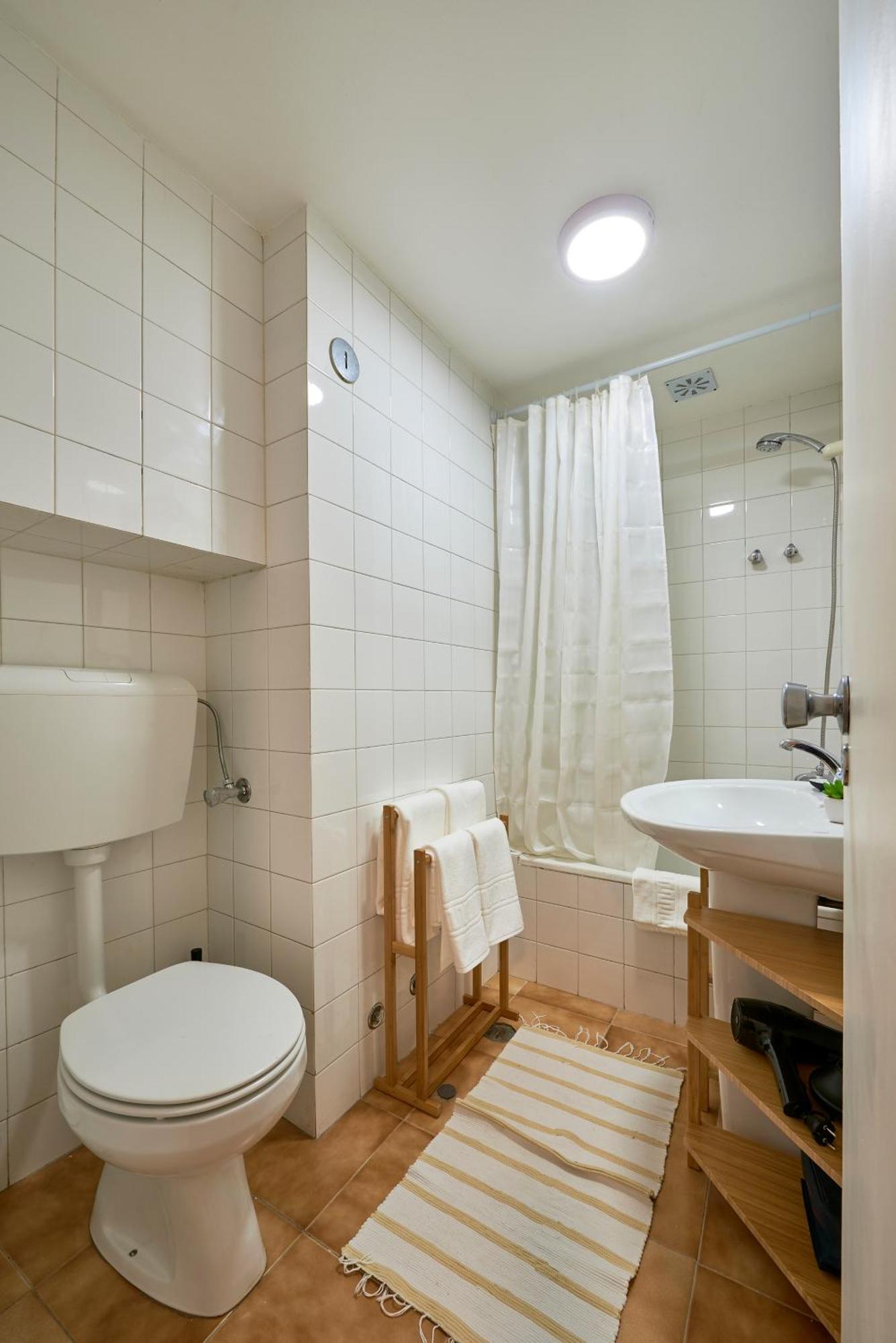 Idyllic Light-filled Alfama Apt, By Timecooler Apartment *