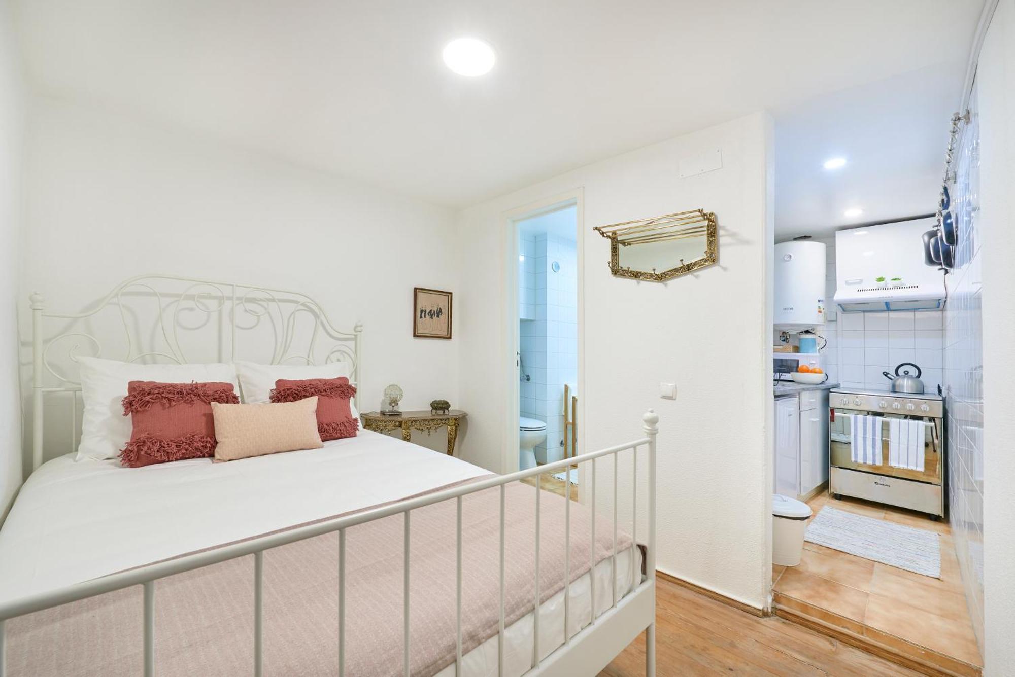 Idyllic Light-filled Alfama Apt, By Timecooler Apartment