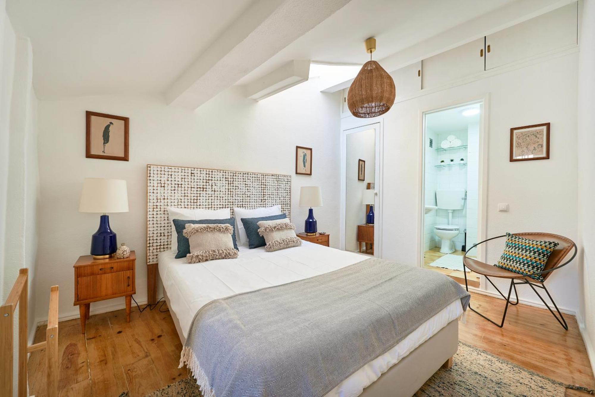 Idyllic Light-filled Alfama Apt, By Timecooler * Lissabon
