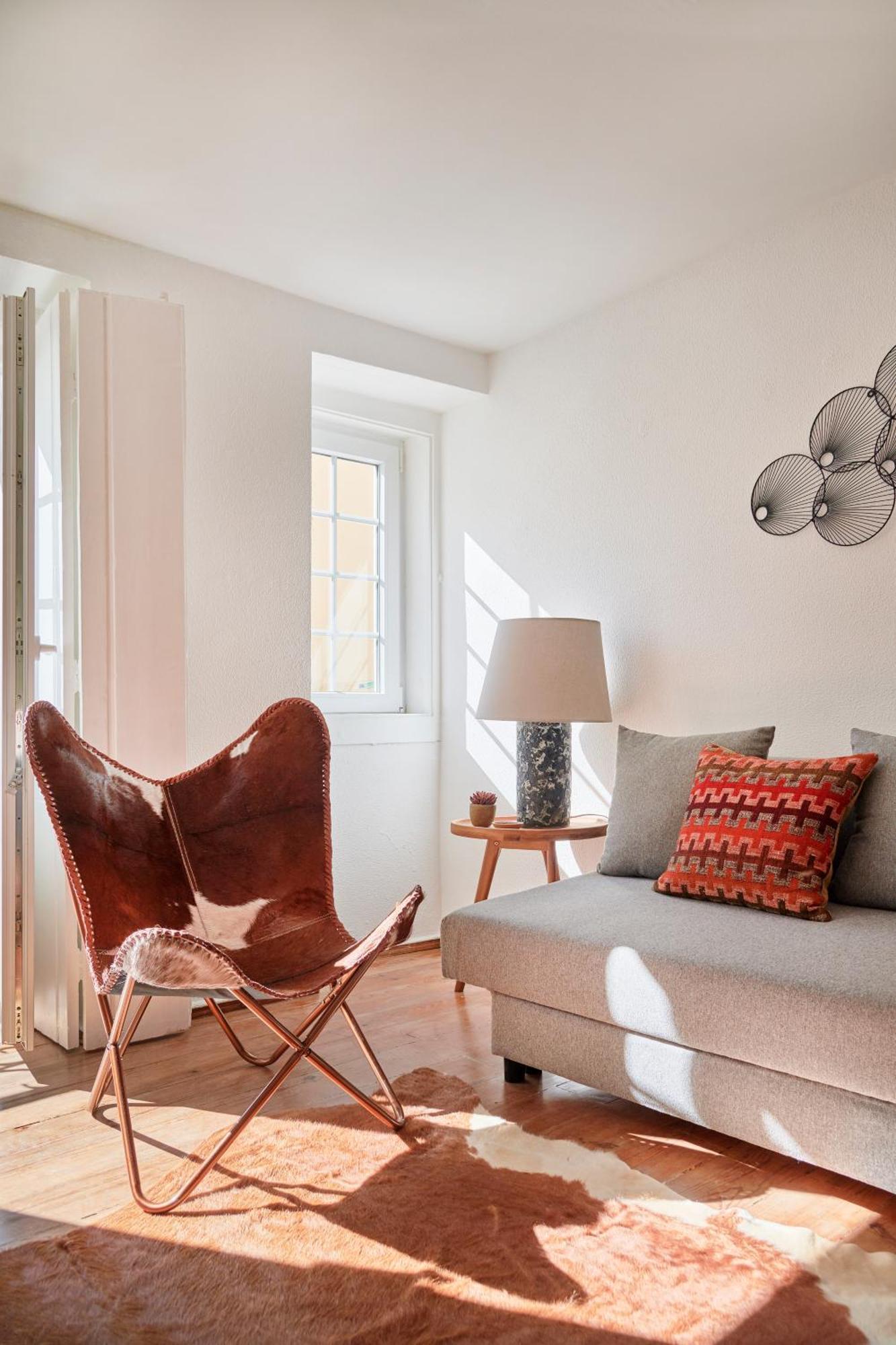 Idyllic Light-filled Alfama Apt, By Timecooler Lissabon