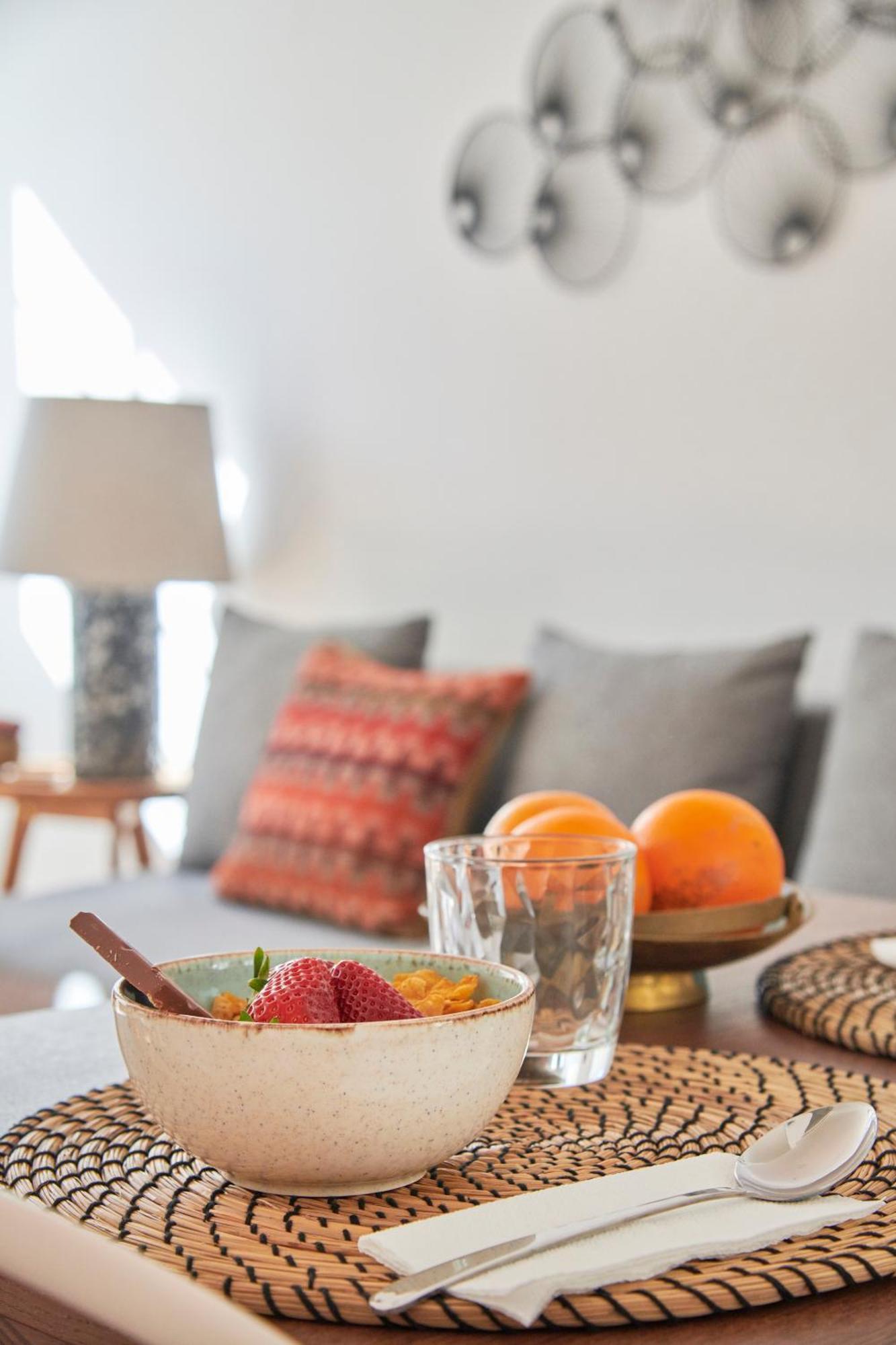 Idyllic Light-filled Alfama Apt, By Timecooler